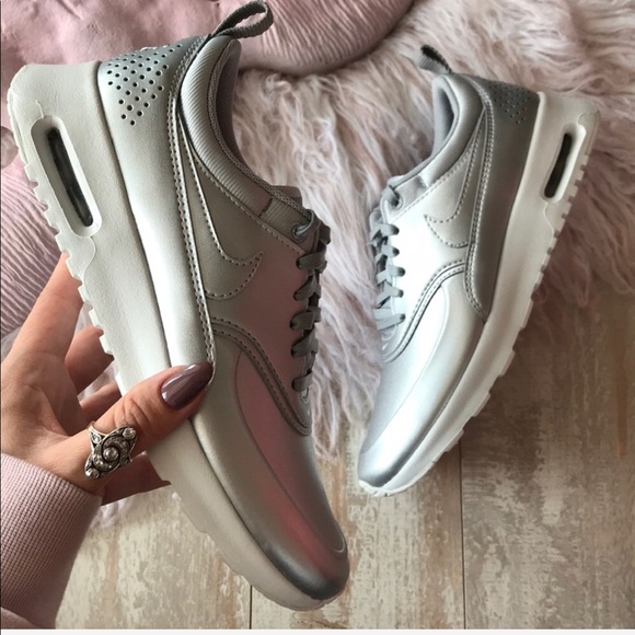 nike air max thea metallic silver